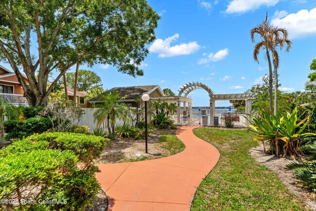 Building Photo - 225 S Tropical Trail