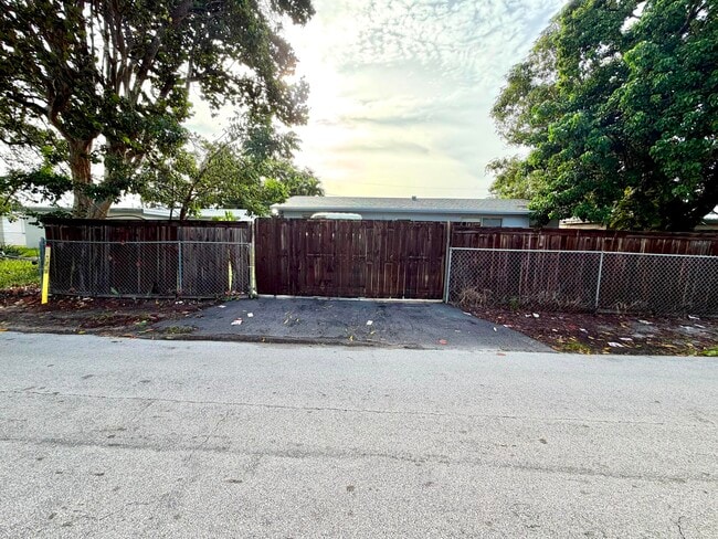 Building Photo - 661 NW 23rd Terrace