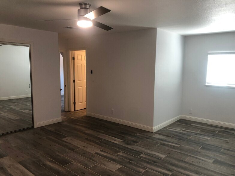 Building Photo - 648 Jefferson Ave