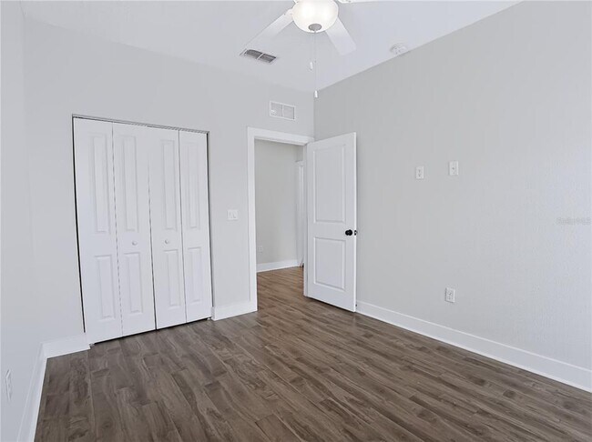 Building Photo - 2233 E Kaley Ave