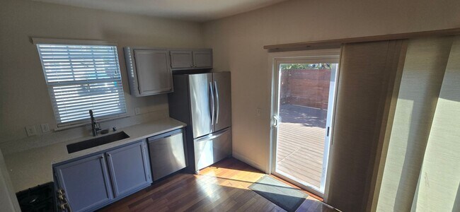 Building Photo - Charming single story home