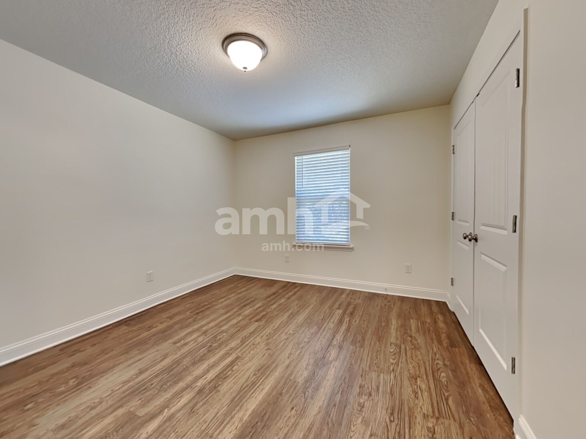 Building Photo - 3120 Creek Village Ln