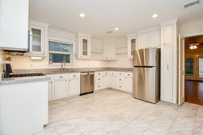 Building Photo - 1814 Cherry Bend Dr