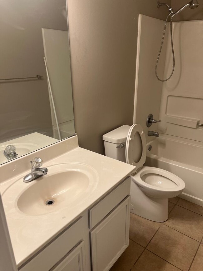 Building Photo - NOW AVAILABLE!!  Beautiful 2 bed 2 bath with a lake view