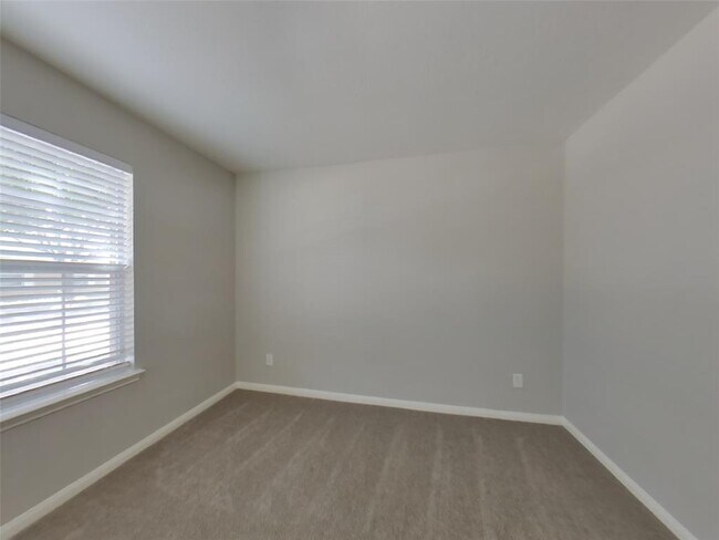 Building Photo - 6323 Mountain Pines Ln