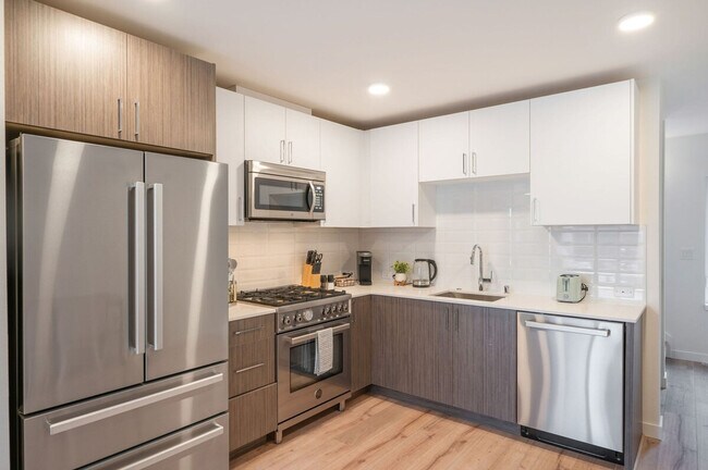 Building Photo - 4453 Aurora Ave N