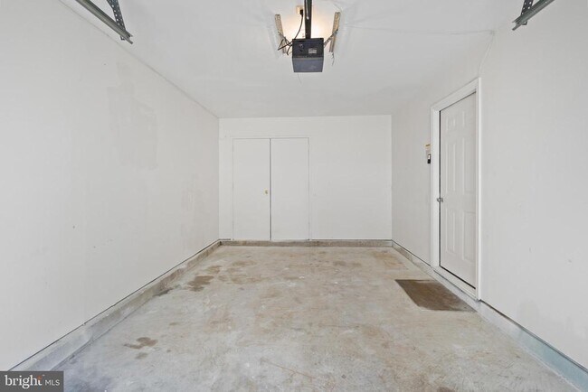 Building Photo - 18506 Carriage Walk Cir