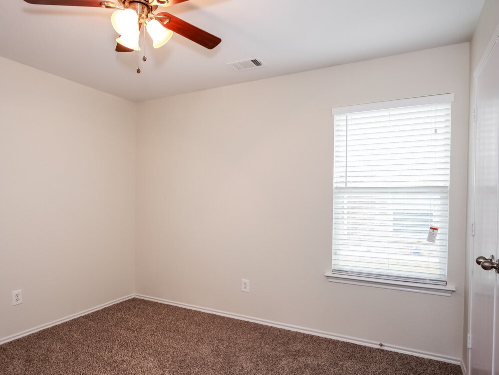 Building Photo - 913 Honey Locust Ln