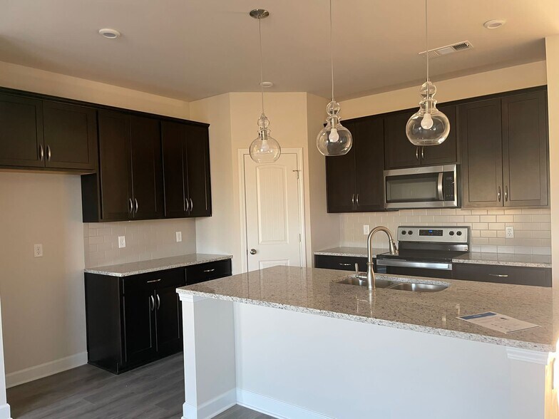 Building Photo - 113 Fister Dr