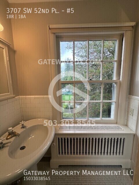 Building Photo - 3707 SW 52nd Pl