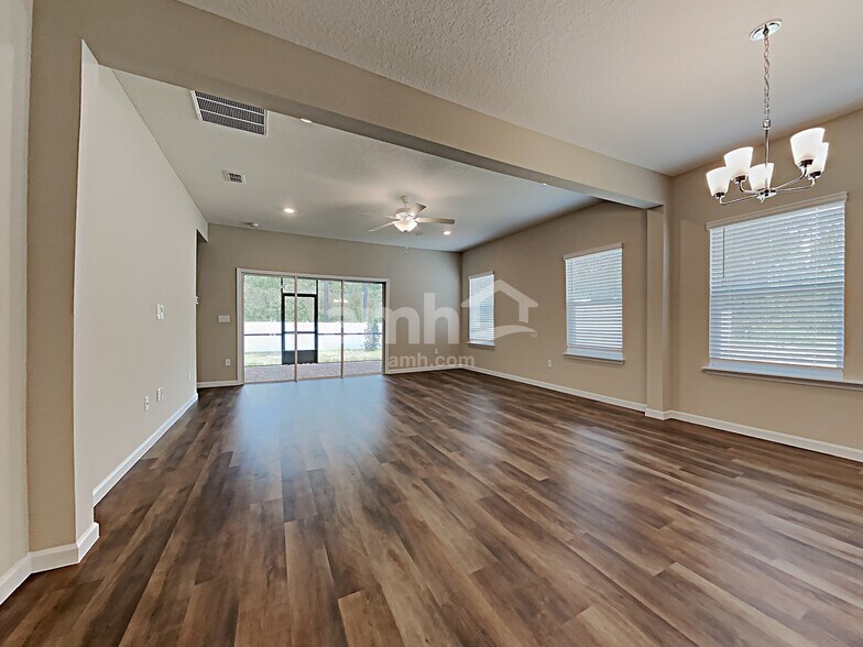Building Photo - 198 Spruce Pt