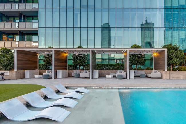 Building Photo - AMLI Fountain Place
