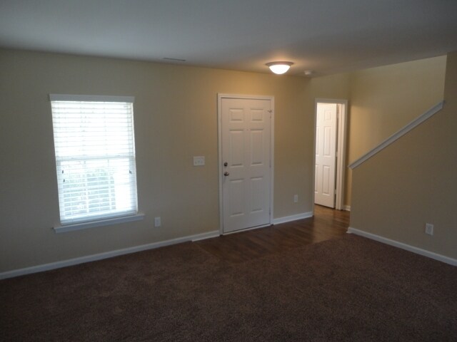 Building Photo - 204 Edgecroft Way