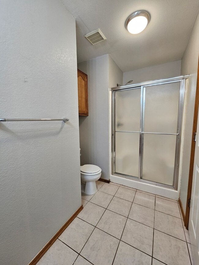 Building Photo - (3) Bed/(2) Bath in Moore Avail NOW!