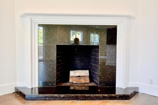 Building Photo - Stunning 3 BR | 2 BA in Noe Valley - Must See!