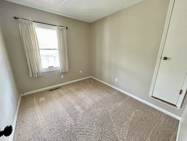 Building Photo - 105 Colony Dr