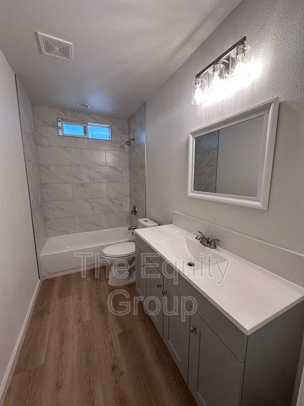 Building Photo - 145 N A St