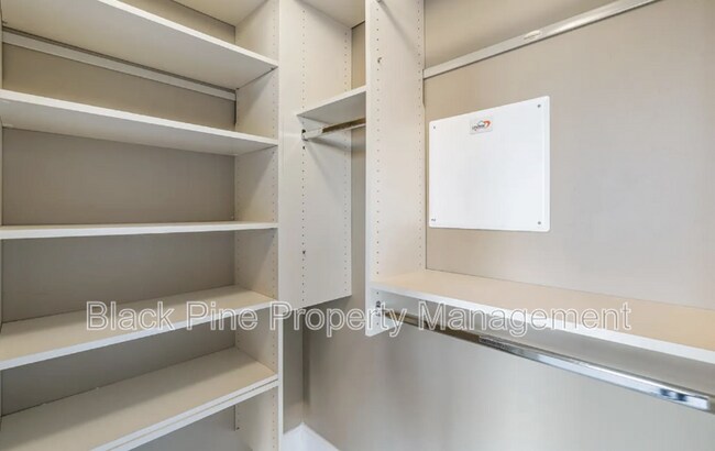 Building Photo - 323 W Jefferson St