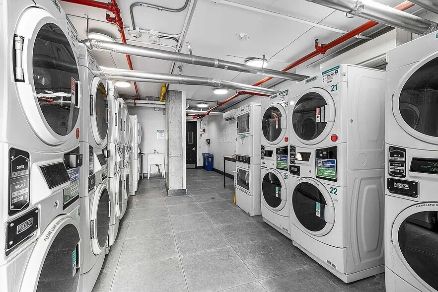 Building Photo - 60 W 125th St