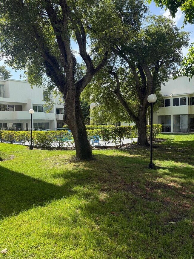 Building Photo - 1916 SW 17th Ave
