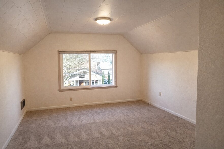 Building Photo - 5116 Meridian Ave N