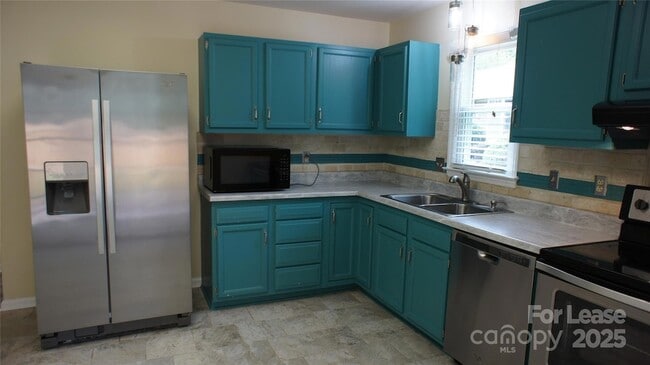 Building Photo - 8306 Summerglen Cir