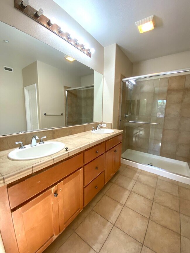 Building Photo - Dublin Ranch Villages,  Tri Level Townhome 2 Bed (both primary suites)  2.5 Ba., Clubhouse Pool, ...