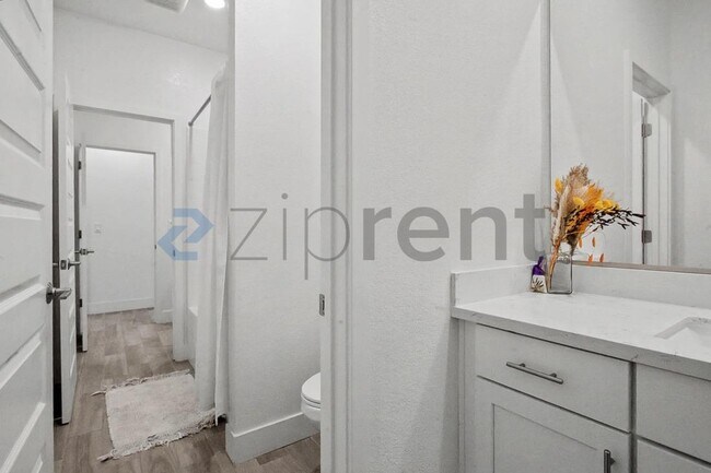 Building Photo - 12743 Blueblanc Way