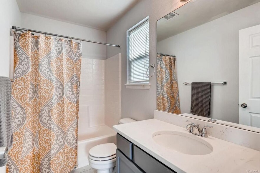 Master Bathroom - 5429 Elm Ct