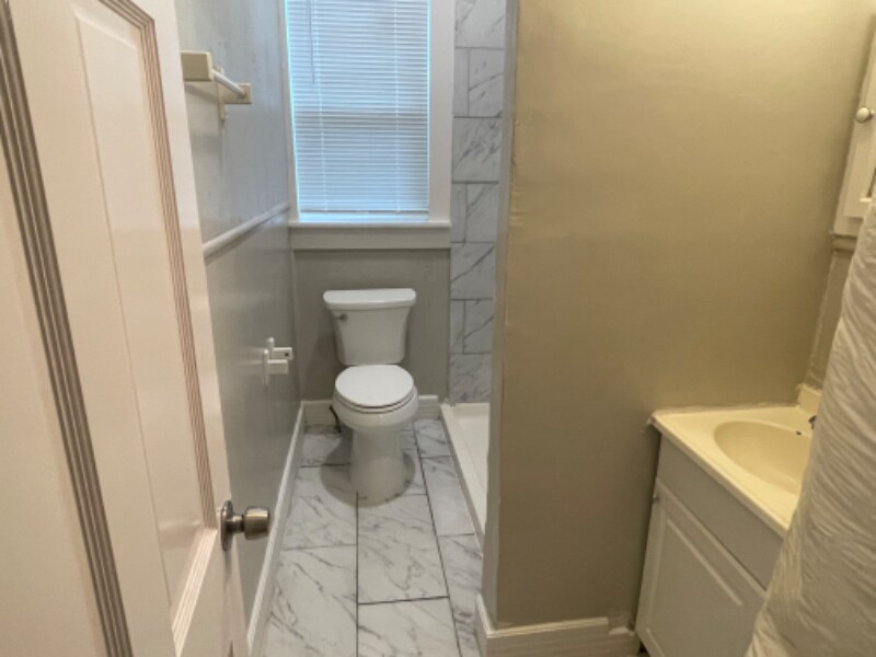 Building Photo - 534 E Sycamore St