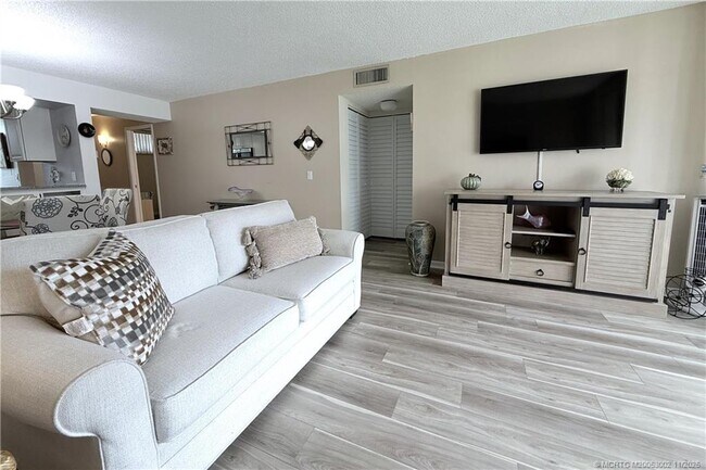 Building Photo - 1950 SW Palm City Rd