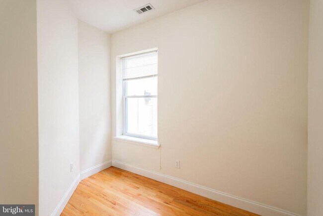Building Photo - 1538 Christian St