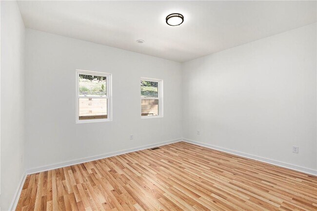 Building Photo - 3220 Sweetbriar Dr