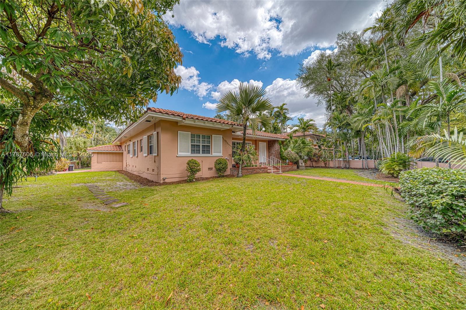 Building Photo - 645 Altara Ave