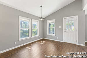 Building Photo - 1611 E Carson St