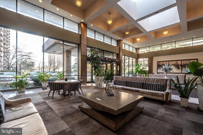 Building Photo - 3709 S George Mason Dr