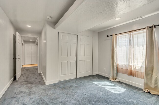 Building Photo - 8637 Goldenrain Cir