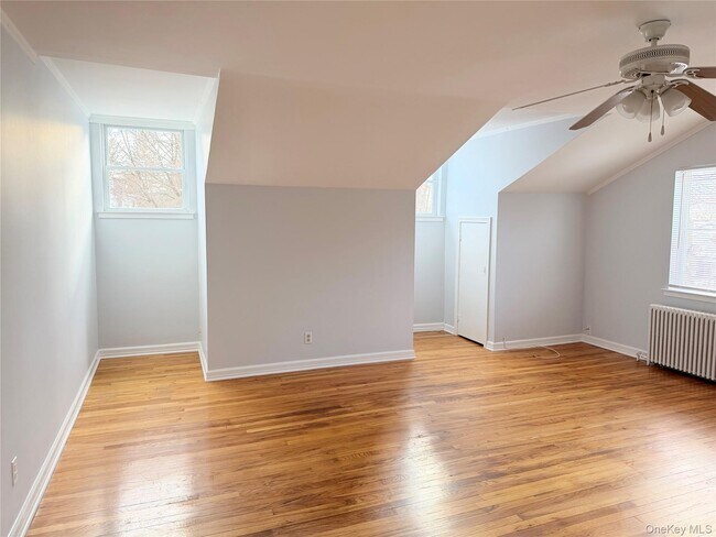 Building Photo - 6 Oakland Ct