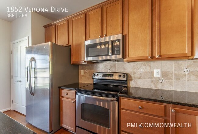 Building Photo - 1852 Verona Dr