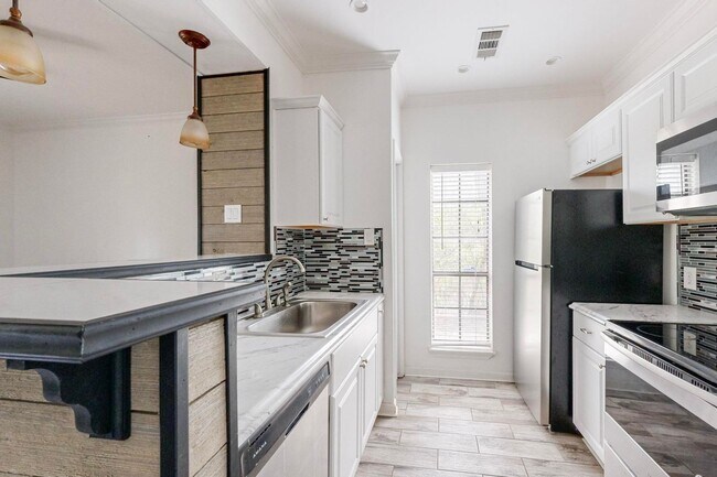 Building Photo - Corner of Comfort: Elevate Your Lifestyle ...