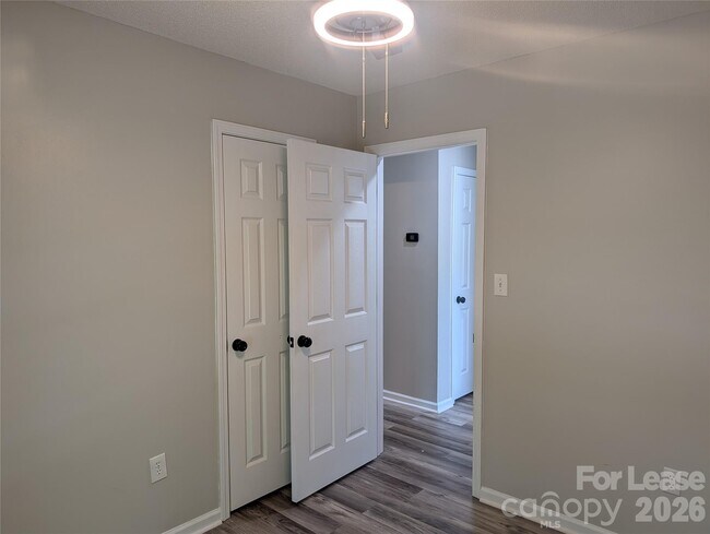 Building Photo - 131 Diamond Dr