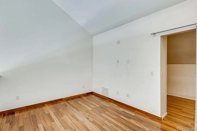 Building Photo - Top Level One Bedroom Condo in Rhino