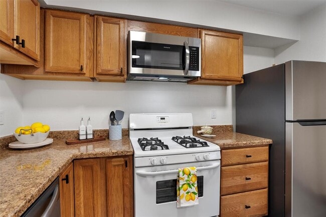 Building Photo - 6909 Woodhue Dr