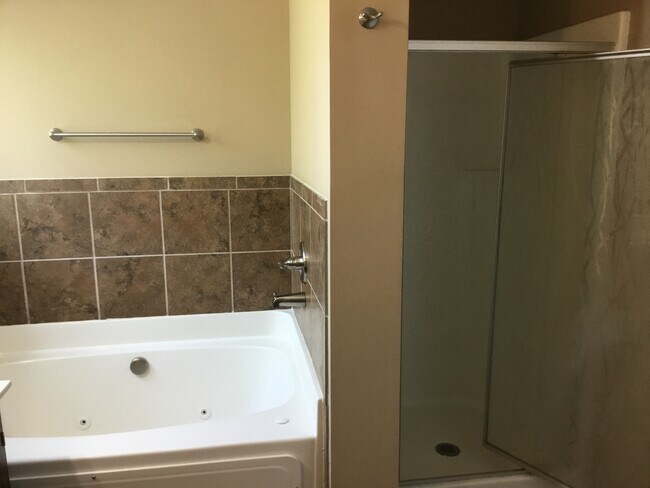 Building Photo - 3 Bedroom 2 1/2 Bath Pet Friendly Home For Rent!