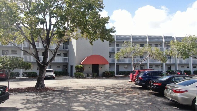 Building Photo - 6570 Royal Palm Blvd