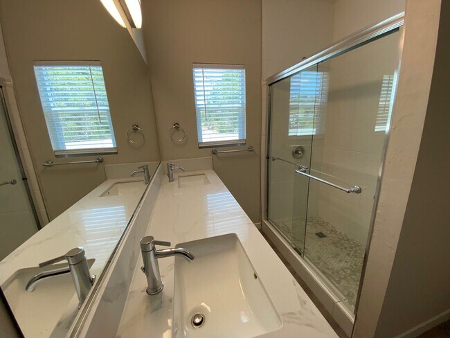 Building Photo - NEW (2023) 4BD/2BA!! Back gate exits right...