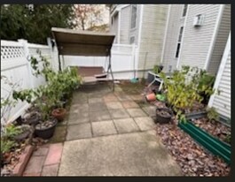 Building Photo - 11 Windsong Cir