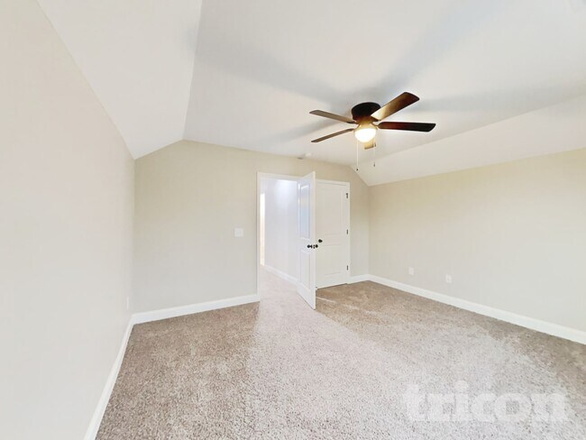 Building Photo - 19 Bloomwood Heights