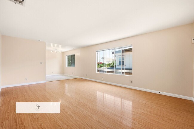 Building Photo - 5934 1/2 Alessandro Ave