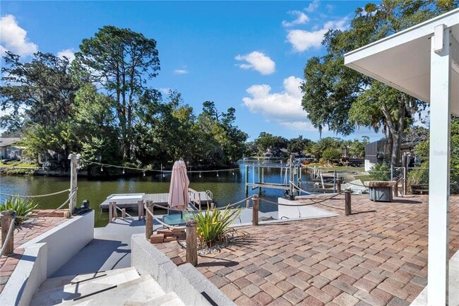 Building Photo - 1542 SE Pinwheel Dr